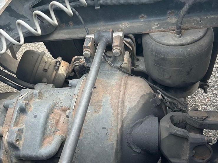 peterbilt-384-image-17