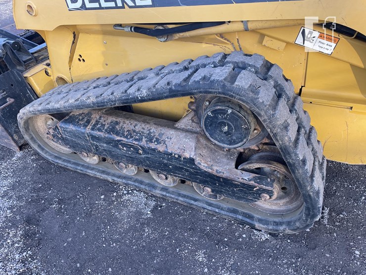 2006-deere-ct322-image-13