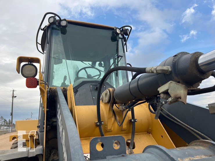 2011-deere-544k-image-24