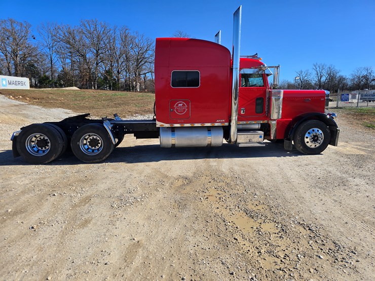2005-peterbilt-379-image-36