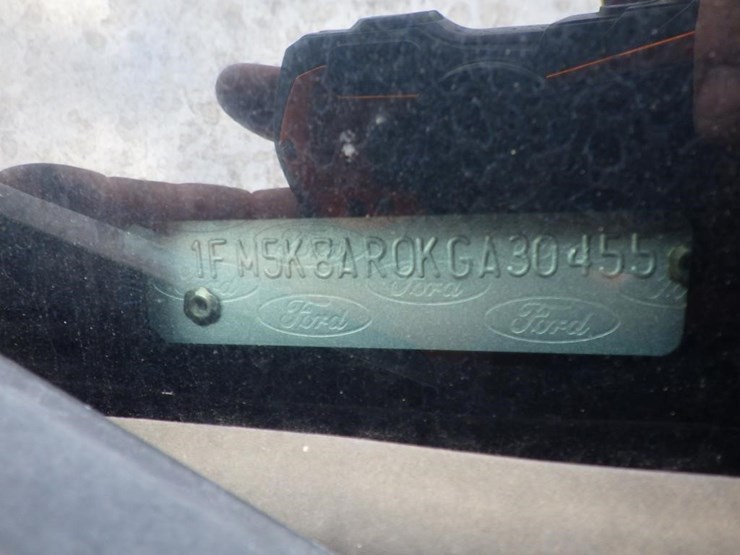 2019-ford-explorer-image-14