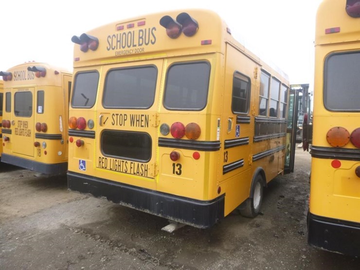 2004-ford-e450-image-3