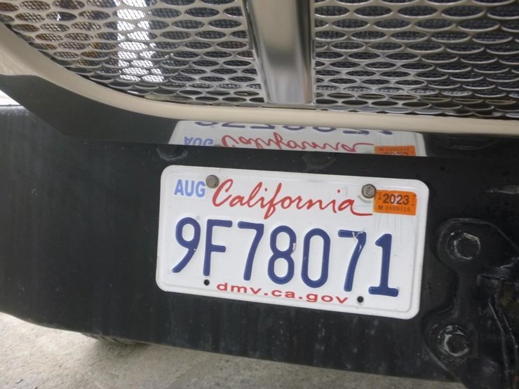 2019-peterbilt-567-image-30