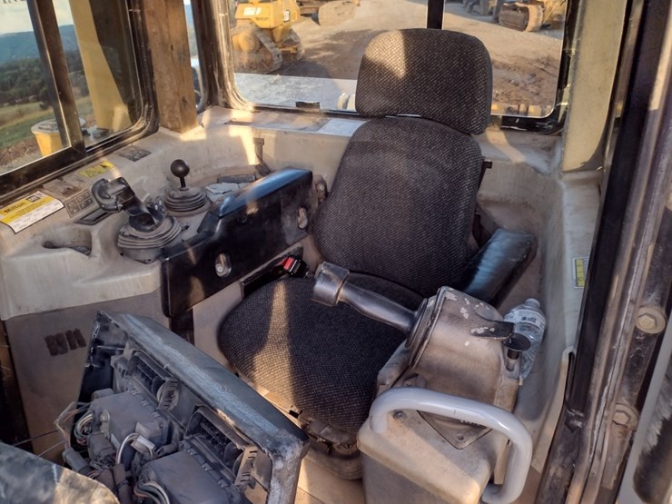 caterpillar-d6t-xl-image-16