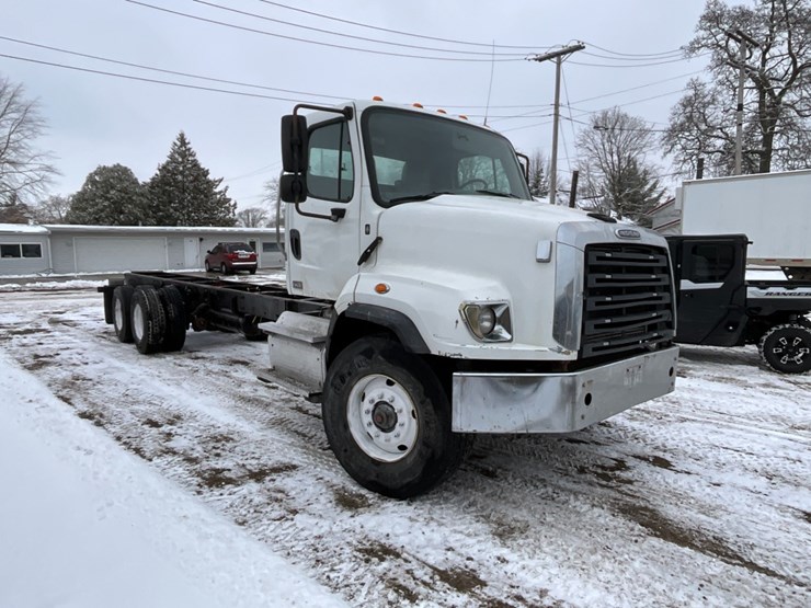 freightliner-114sd-image-4