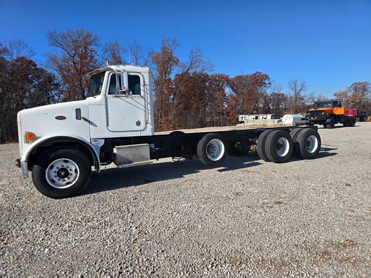 peterbilt-357-image-8