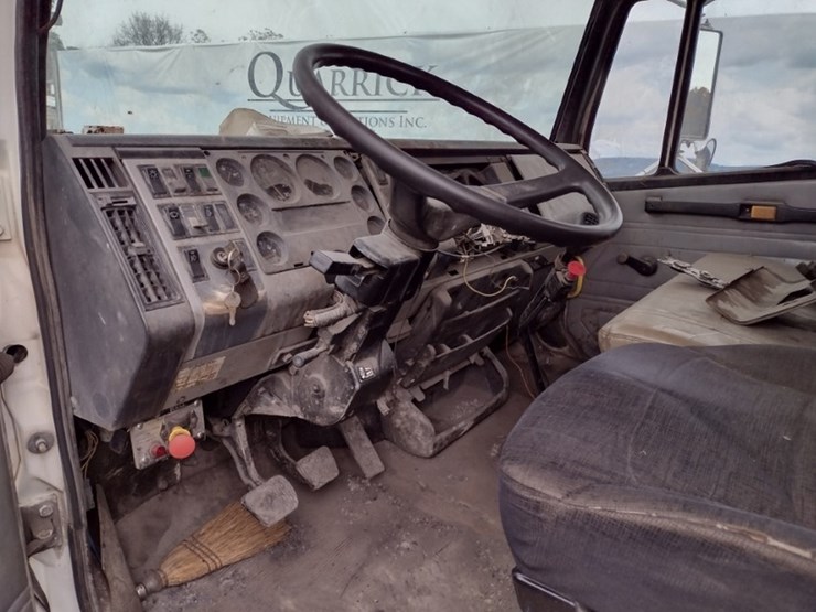 freightliner-fl70-image-12