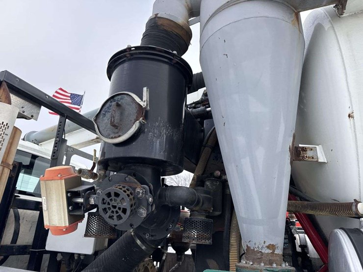 2007-international-7600-image-9