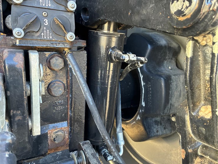 case-ih-magnum-305-image-29