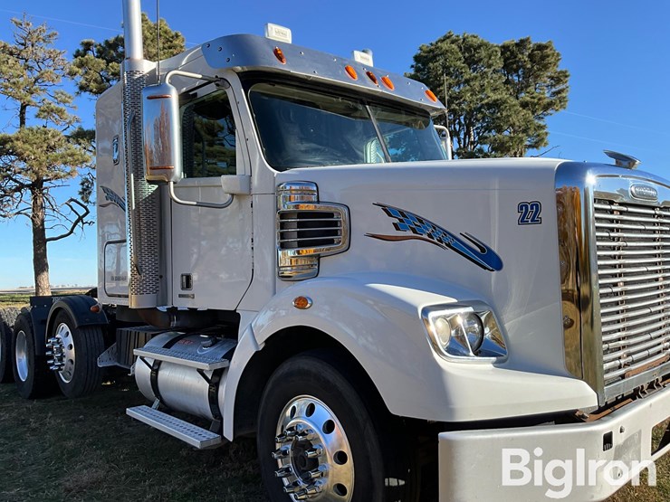 freightliner-122sd-image-10