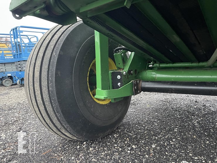 2022-john-deere-560m-image-35