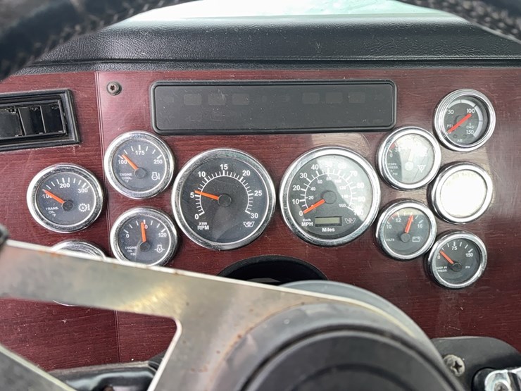 2017-western-star-4700sf-image-23