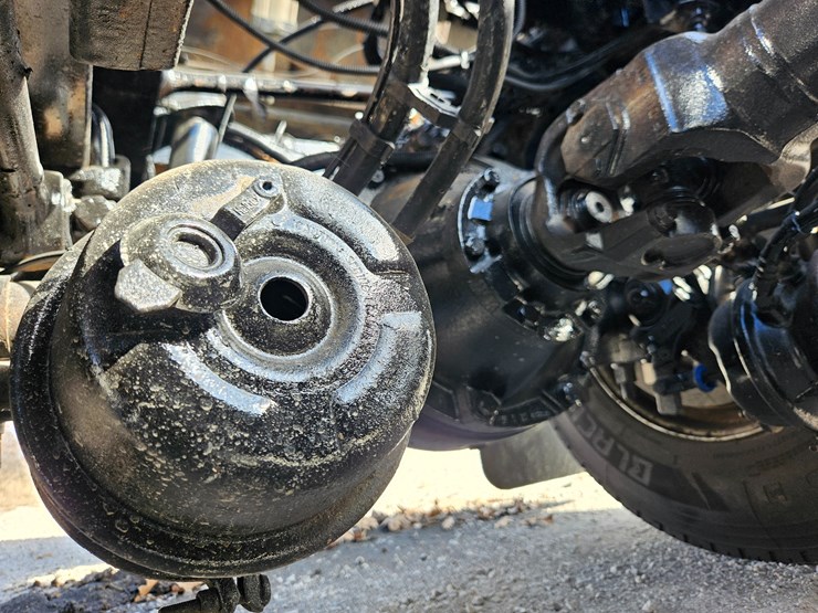 2009-peterbilt-365-image-98