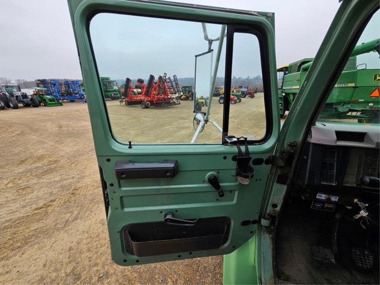 international-4900-image-30