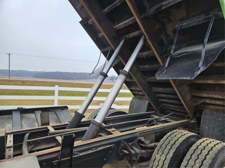 international-4900-image-17