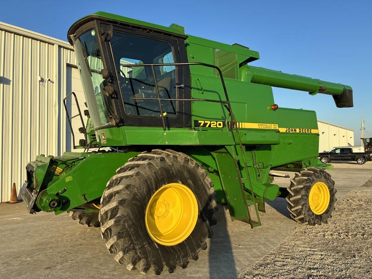 john-deere-7720-titan-ii-image-1