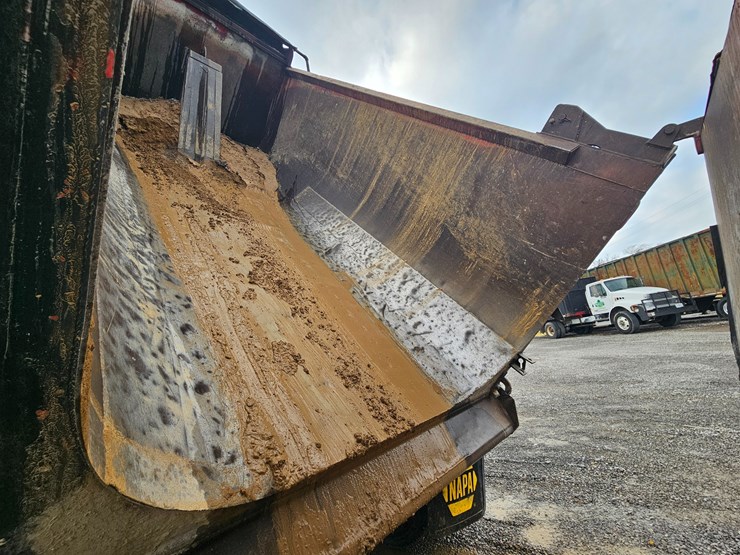 freightliner-columbia-112-image-45