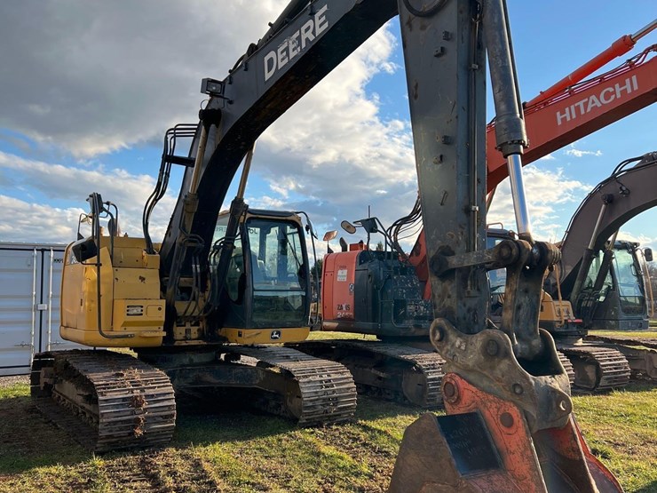 deere-245g-lc-image-3