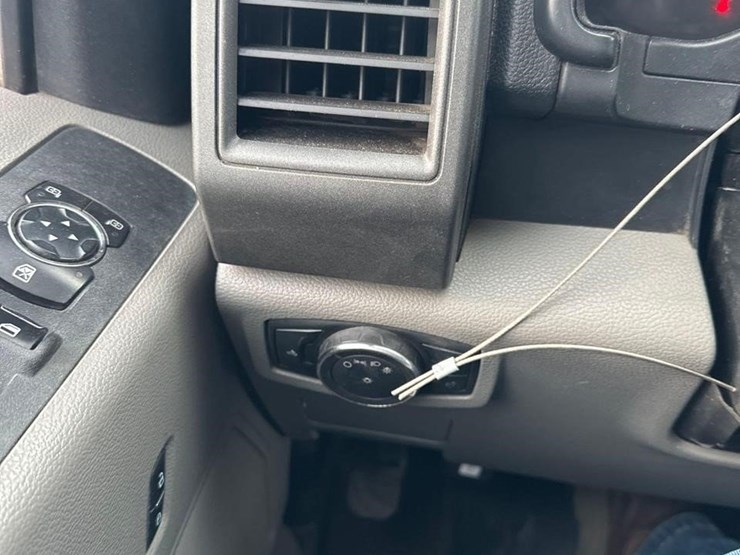 2017-ford-f350-xl-image-33