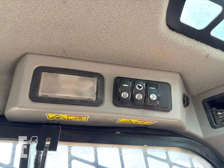 2016-caterpillar-289d-image-22