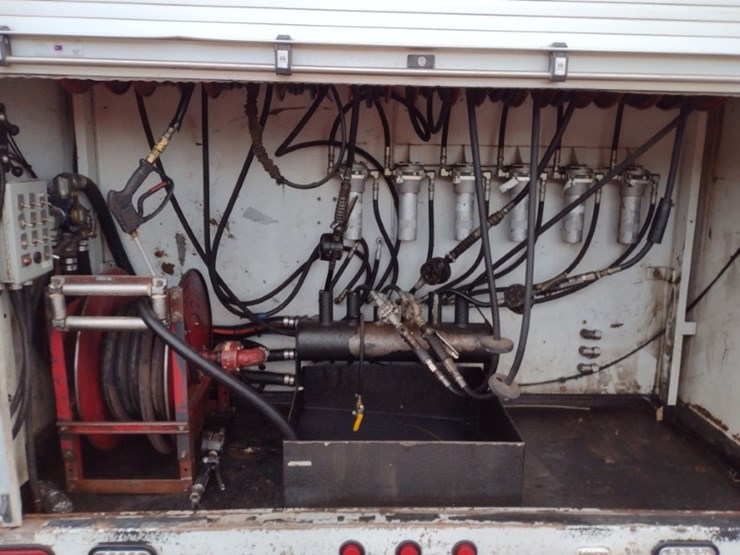 peterbilt-365-image-32