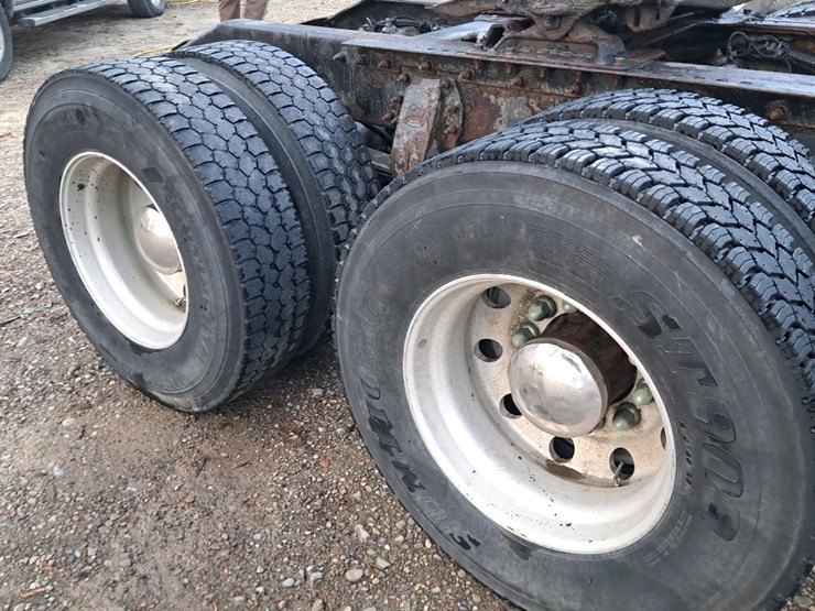 2010-peterbilt-386-image-42