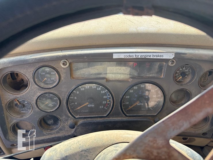 mack-t/a-dump-truck-image-26