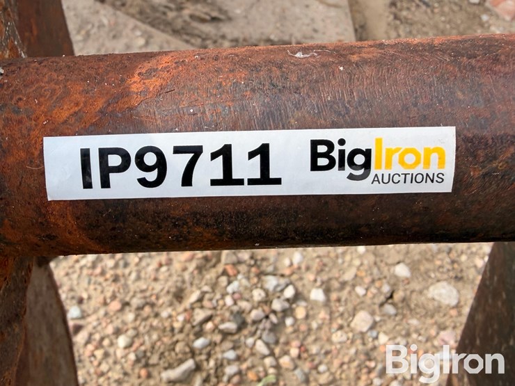 14"-backhoe-bucket-&-frost-ripper-image-11