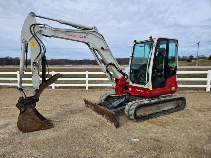 #3422-•-takeuchi-tb260-excavator-image-1