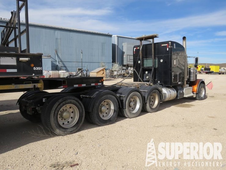 2016-peterbilt-389-image-3