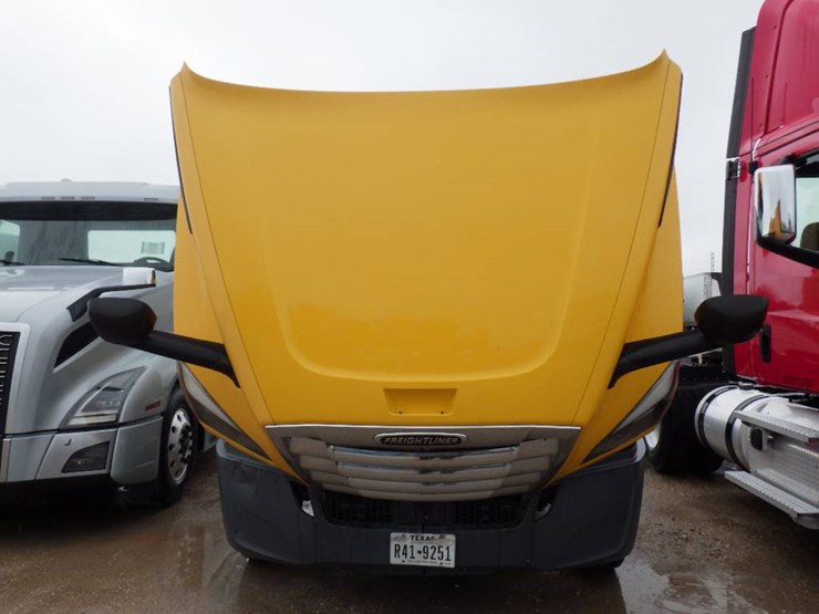 2020-freightliner-cascadia-126-image-21