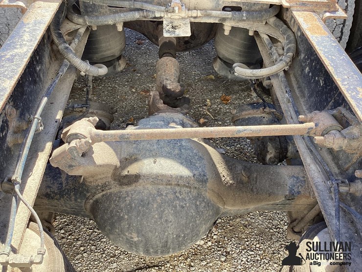 2005-freightliner-columbia-120-image-16