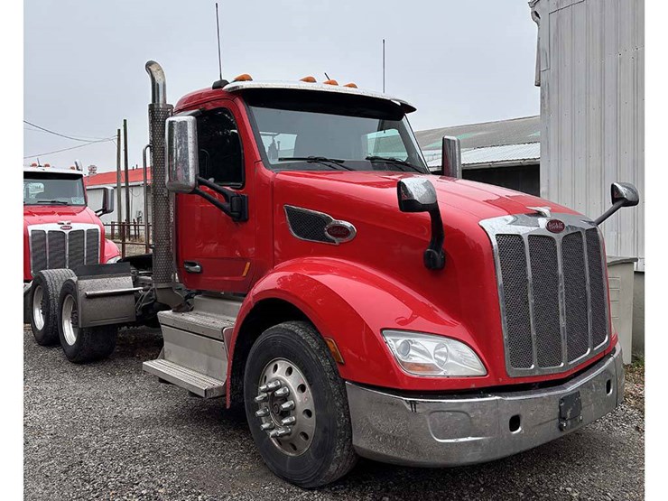 2018-peterbilt-579-image-1