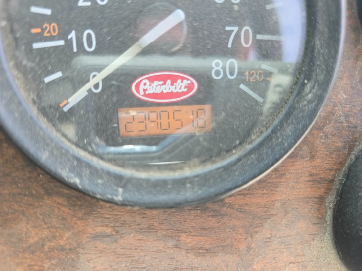 2003-peterbilt-320-image-59