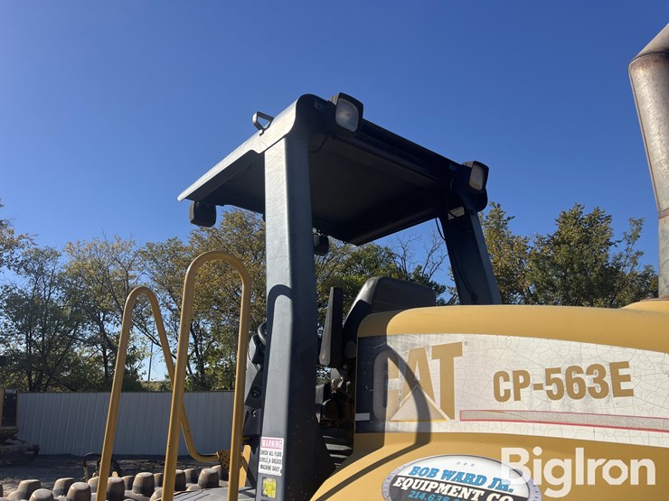 2005-caterpillar-cp-563e-image-10