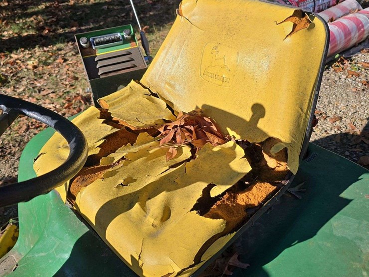 john-deere-330-image-6