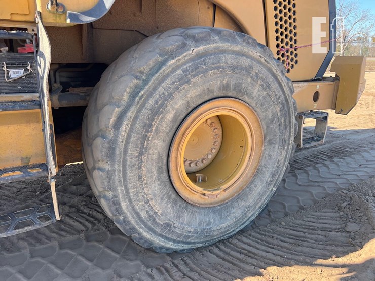 2014-caterpillar-966k-image-10