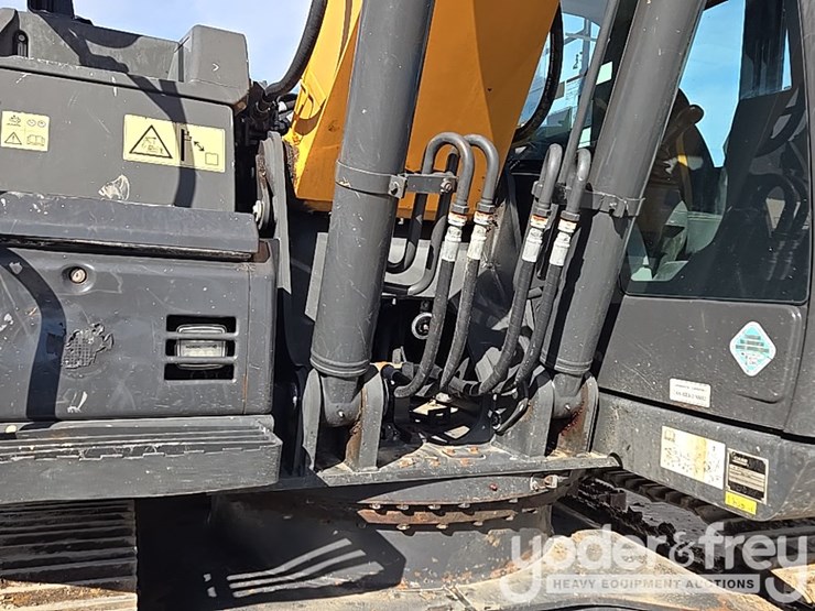 2021-case-cx210-lc-image-69