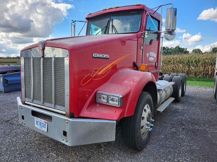 2011-kenworth-t800-image-1
