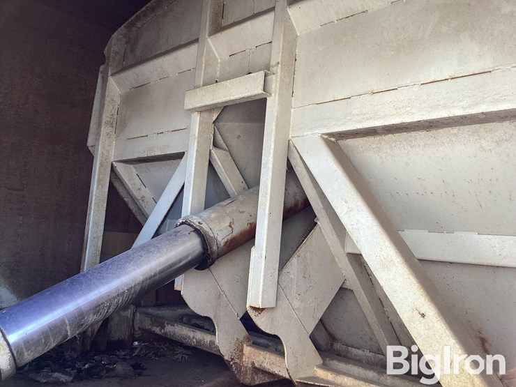 international-4900-image-15