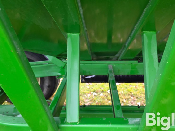 unverferth-brent-gt-644-gravity-wagon-image-20