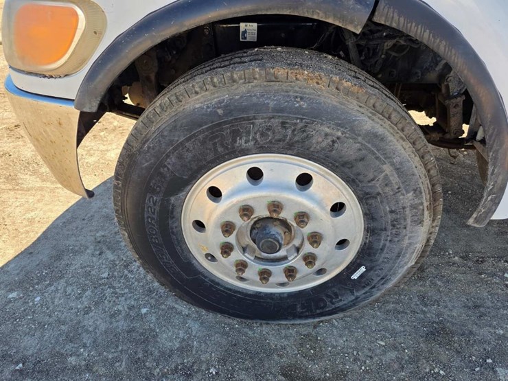 peterbilt-340-image-14