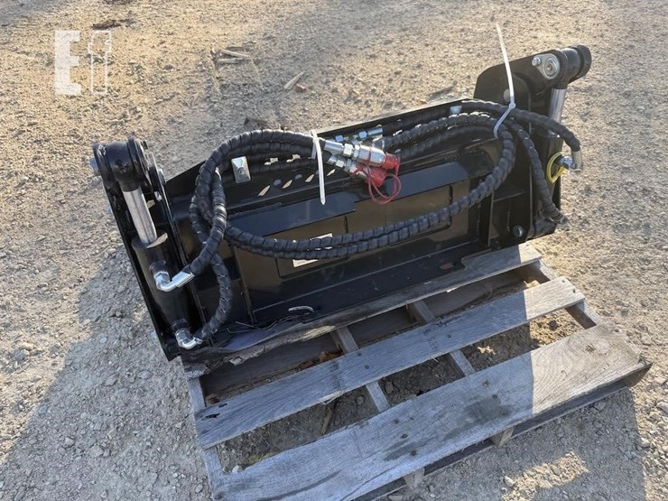 mini-skid-steer-4-in-1-bucket-image-3