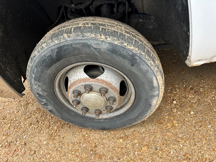 2017-chevrolet-3500hd-image-27