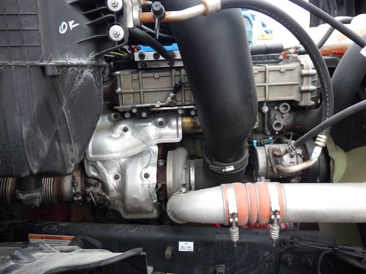 2020-freightliner-cascadia-126-image-25