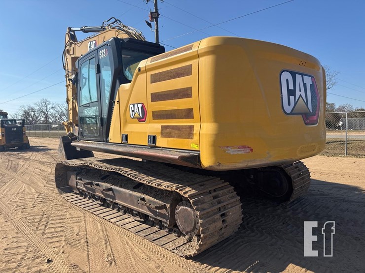 caterpillar-323-image-2