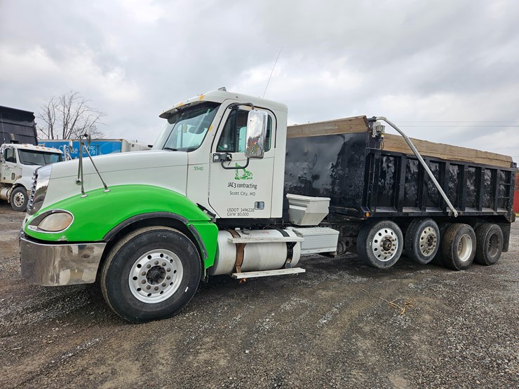 freightliner-columbia-120-image-4