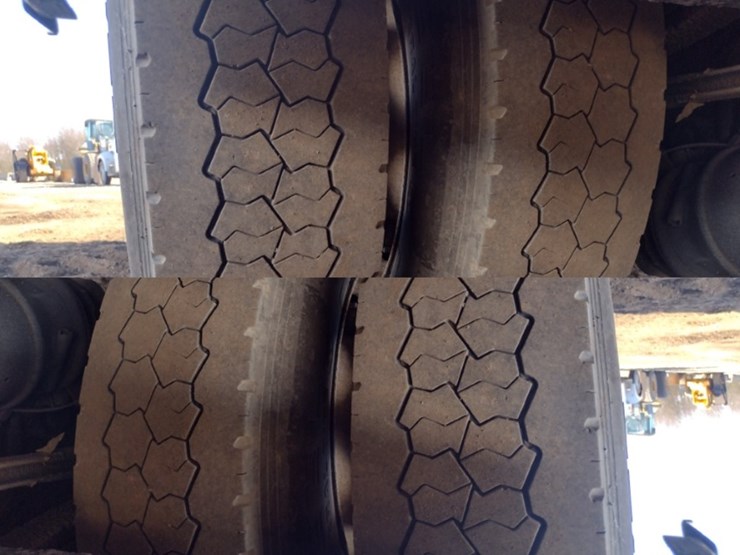 peterbilt-335-image-26