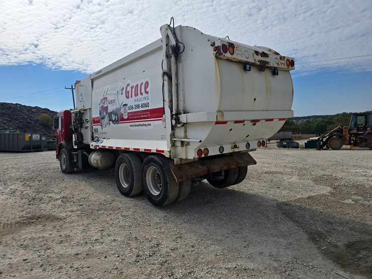 2003-peterbilt-320-image-19