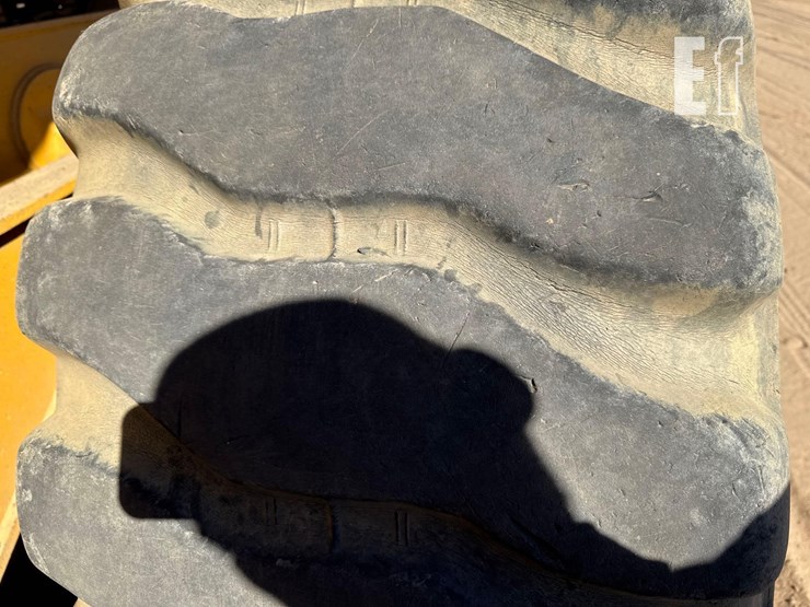 2014-volvo-a25g-image-11